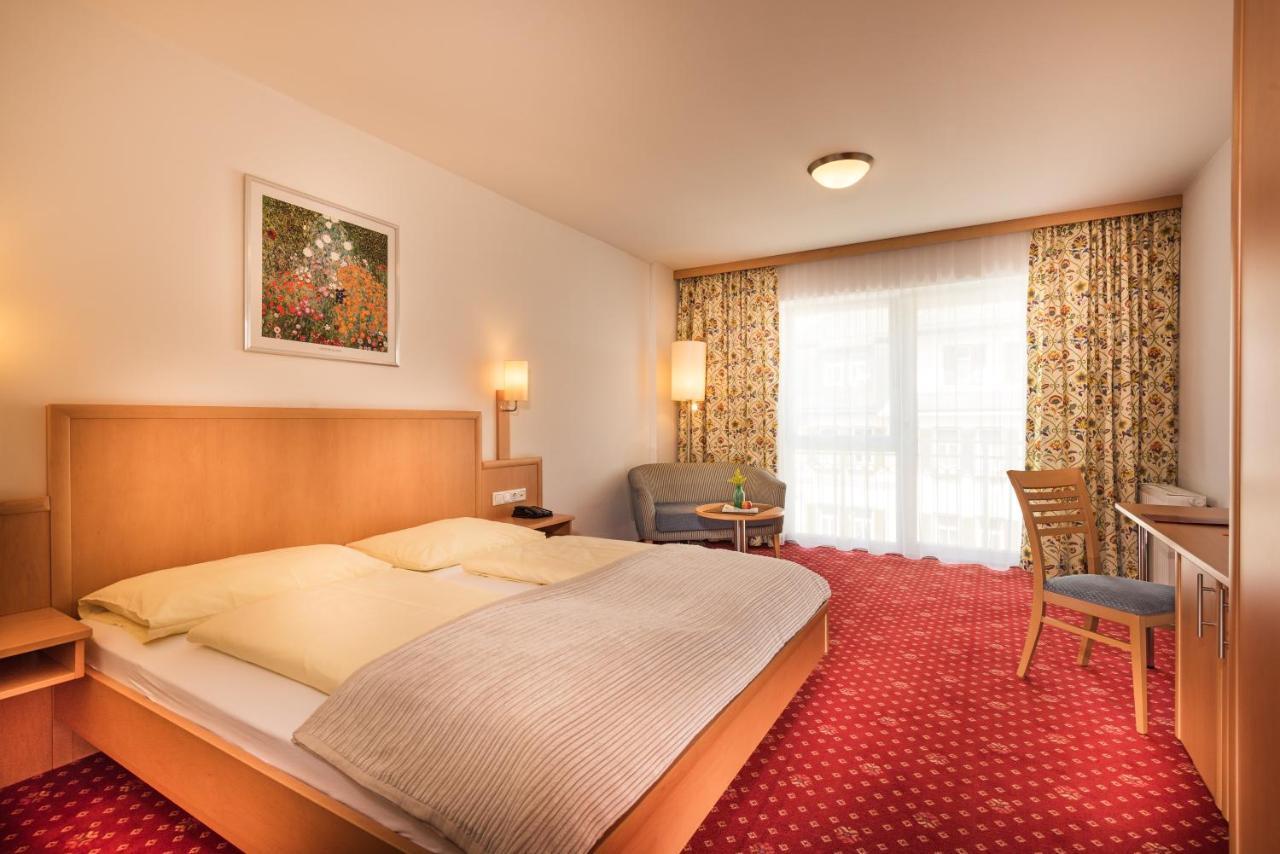 Aktiv- & Gesundheitsresort Das Gxund - Thermeneintritt Inklusive บาดฮอฟกัสไตน์ ภายนอก รูปภาพ